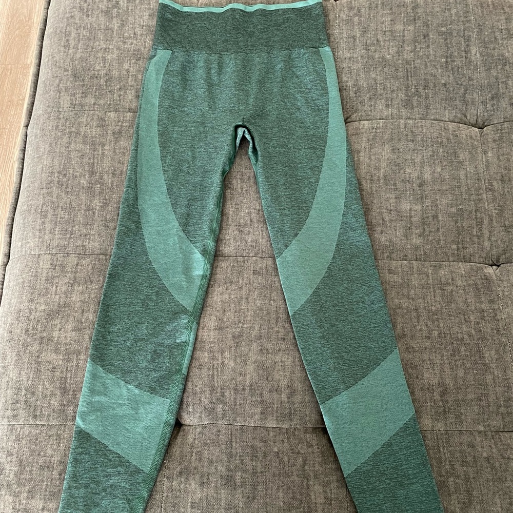 I’m selling because they don’t fit me.